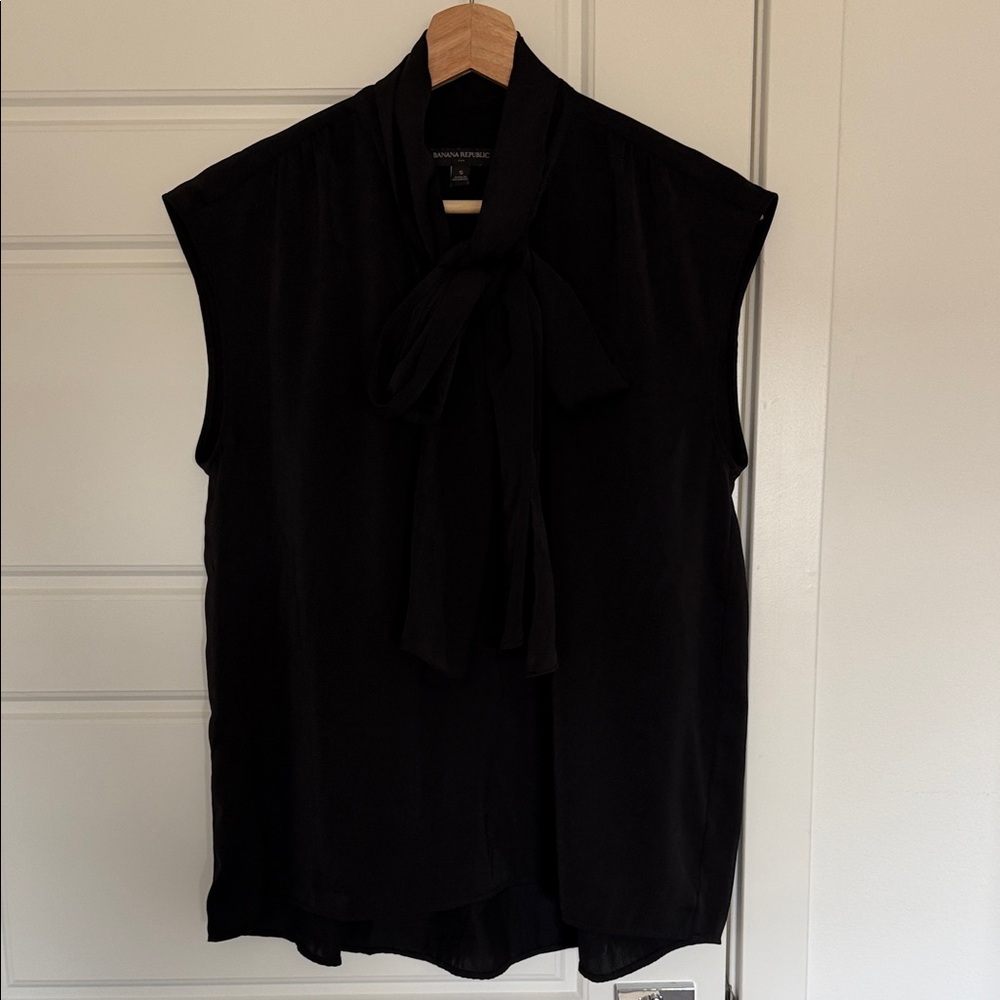 Banana Republic Black Tie-Neck Cap Sleeve Blouse